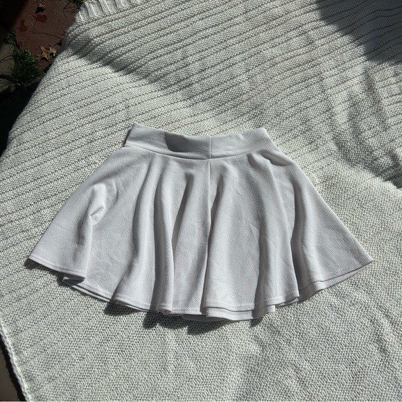 Urban Coco Dresses & Skirts - White skirt, size medium